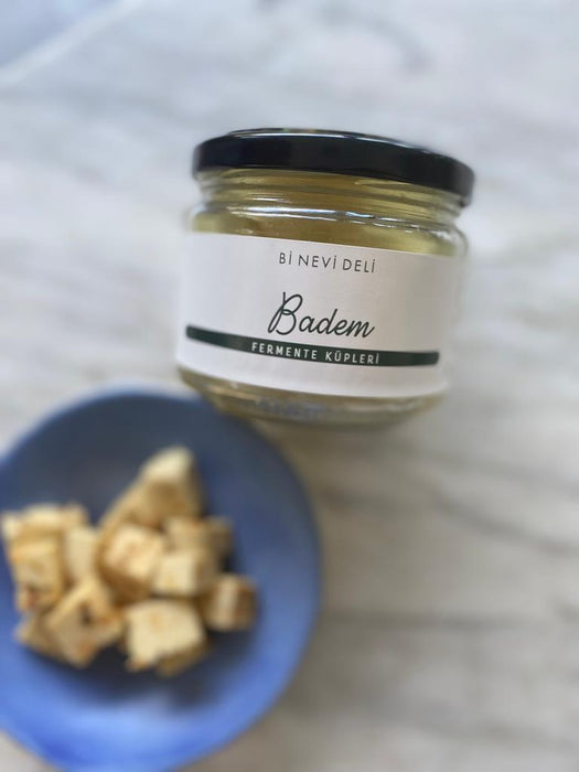 Bİ NEVİ DELİ Fermente Badem Küpleri 100 g