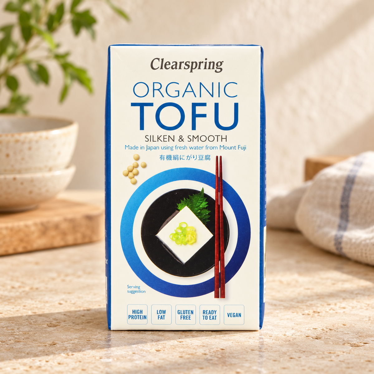Clearspring Organik Silken Tofu, stüdyo görünümü