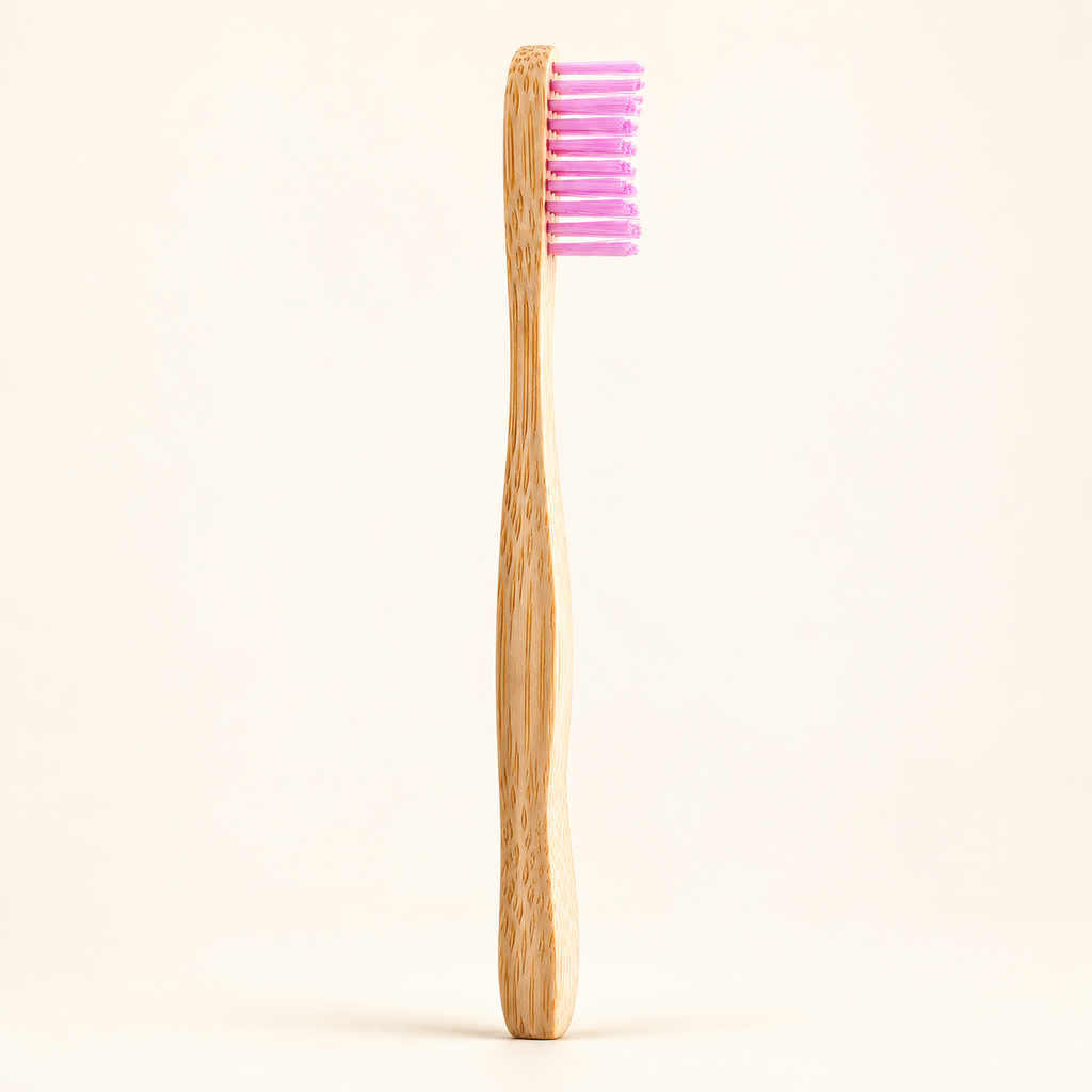 HUMBLE BRUSH Bambu Yetişkin Diş Fırçası Medium-Orta Sert LİLA – stüdyo çekimi