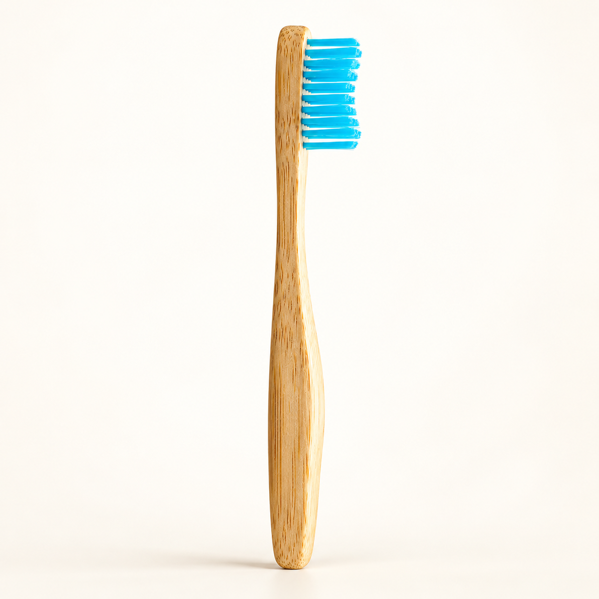 HUMBLE BRUSH Bambu Yetişkin Diş Fırçası Medium- Orta Sert MAVİ – stüdyo çekimi