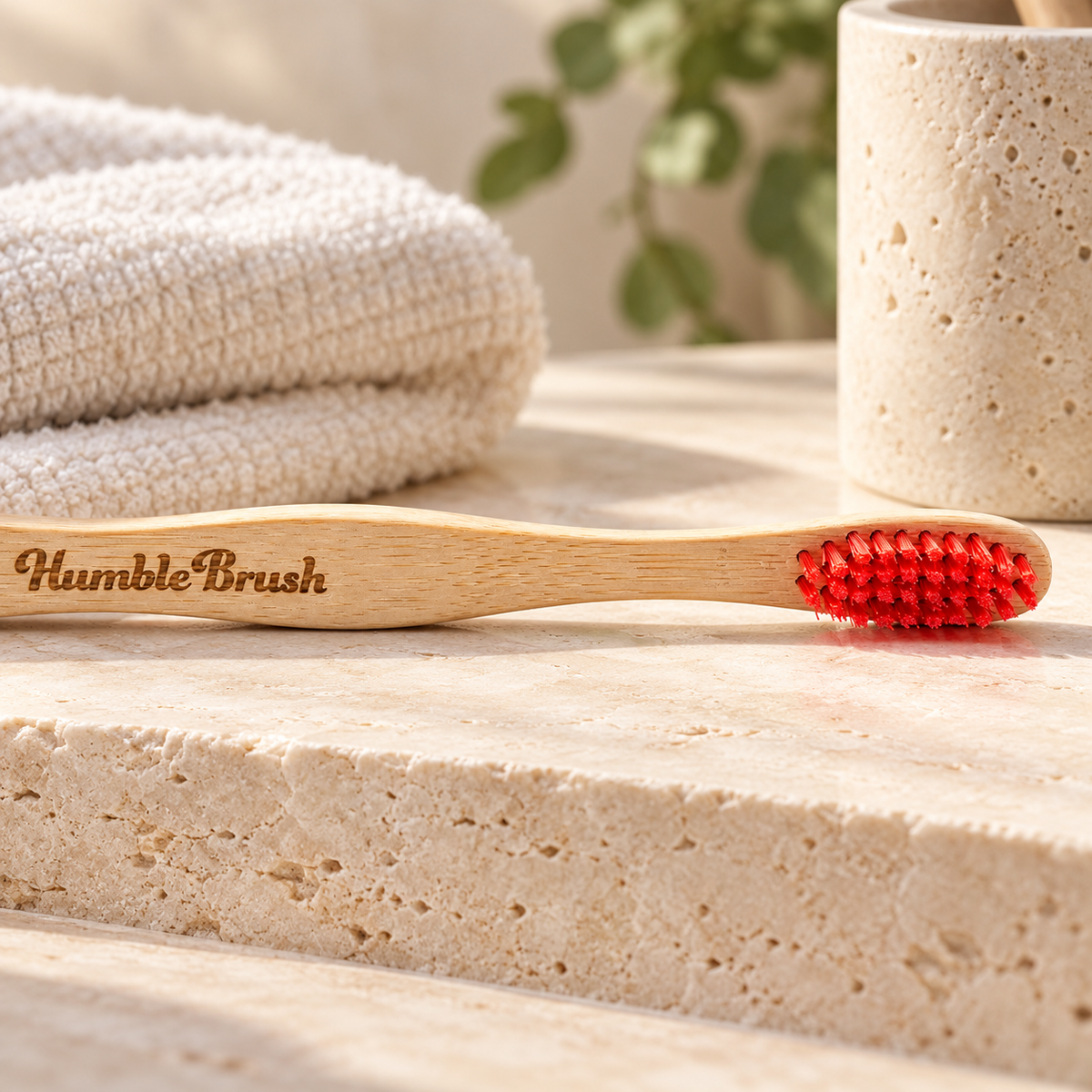 HUMBLE BRUSH Bambu Yetişkin Diş Fırçası Soft-Yumuşak KIRMIZI – sunum önerisi