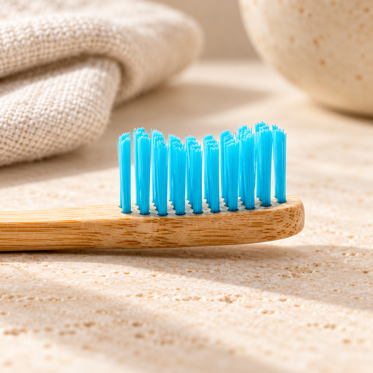 HUMBLE BRUSH Bambu Yetişkin Diş Fırçası Soft-Yumuşak MAVİ – sunum önerisi