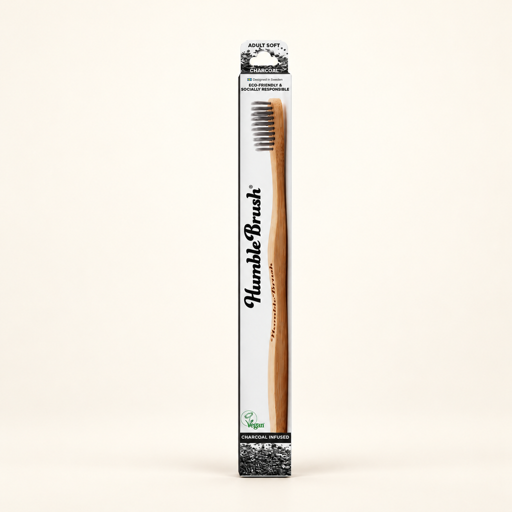 HUMBLE BRUSH Kömürlü Bambu Yetişkin Diş Fırçası Soft-Yumuşak – stüdyo çekimi