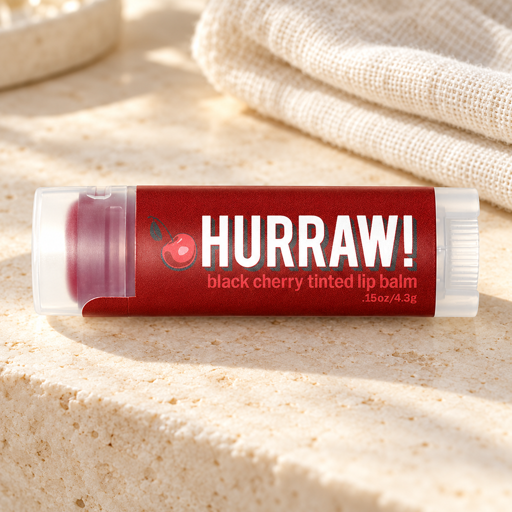 HURRAW Tinted Black Cherry Lip Balm/Vişneli Dudak Koruyucu (Renkli) – sunum önerisi