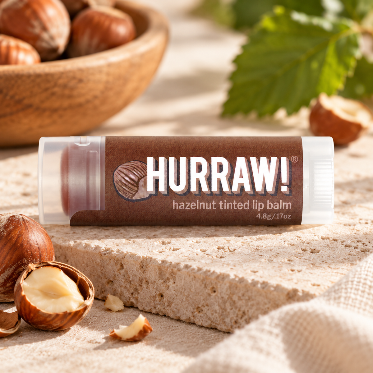 HURRAW Tinted Hazelnut Lip balm / Fındıklı Renk Veren Dudak Koruyucu – sunum önerisi