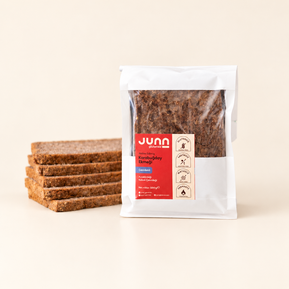 JUNN Glutensiz  Aktive Karabuğday Ekmeği Çekirdekli 500 g – stüdyo çekimi