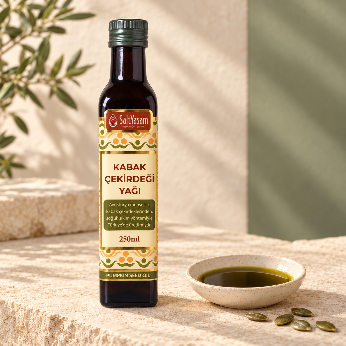 Salt Yaşam Kabak Çekirdeği Yağı 250 ml, yağ ve kabak çekirdekleriyle sunum