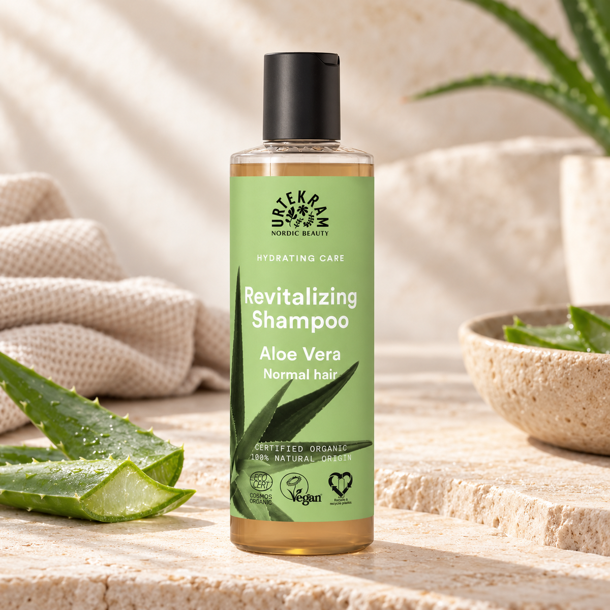 URTEKRAM Organik Aloe Vera Canlandırıcı Şampuan 250 ml – sunum önerisi