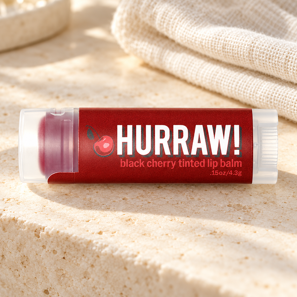 HURRAW Tinted Black Cherry Lip Balm/Vişneli Dudak Koruyucu (Renkli) – sunum önerisi